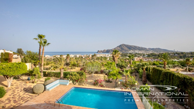 Villa sur Grande Parcelle avec Vue Mer près du Centre Historique d'Altea