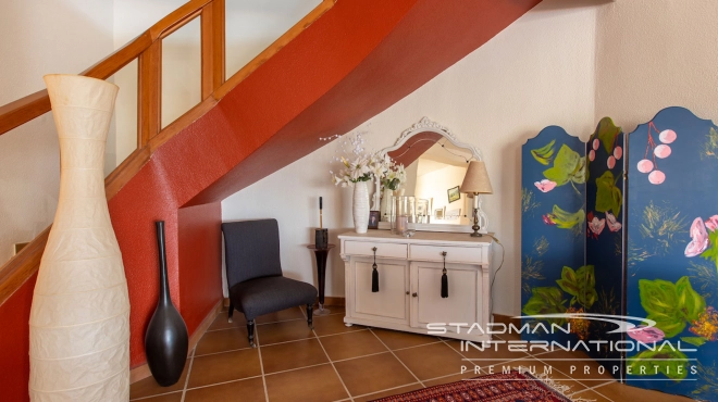 Villa on a Large Plot with Sea Views near the Altea Old Town