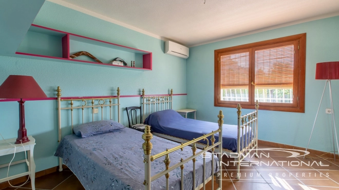 Villa on a Large Plot with Sea Views near the Altea Old Town