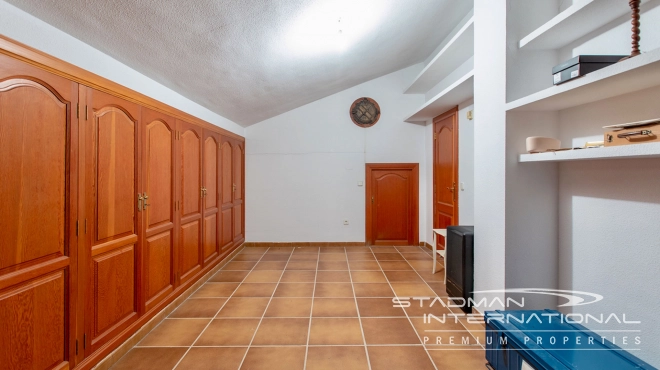 Villa on a Large Plot with Sea Views near the Altea Old Town