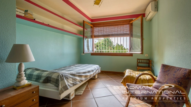 Villa on a Large Plot with Sea Views near the Altea Old Town
