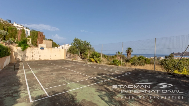 Villa on a Large Plot with Sea Views near the Altea Old Town