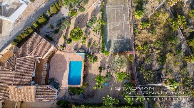 Villa on a Large Plot with Sea Views near the Altea Old Town