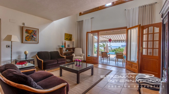 Villa on a Large Plot with Sea Views near the Altea Old Town