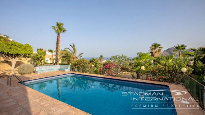 Villa on a Large Plot with Sea Views near the Altea Old Town
