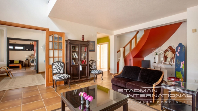 Villa on a Large Plot with Sea Views near the Altea Old Town