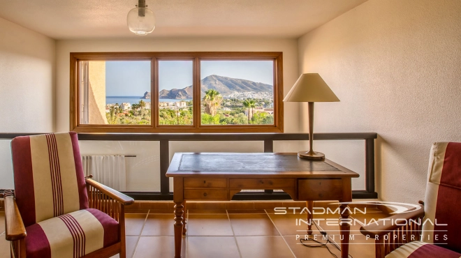 Villa on a Large Plot with Sea Views near the Altea Old Town