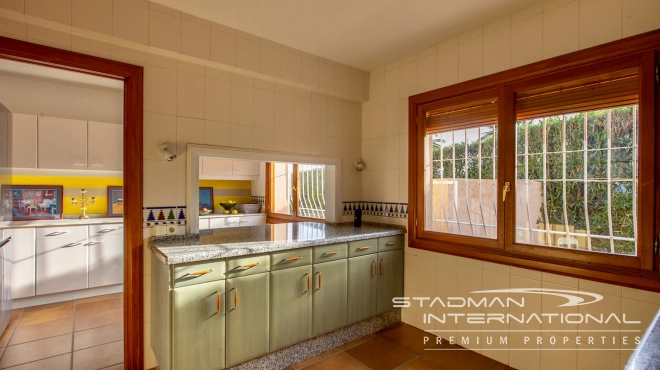 Villa on a Large Plot with Sea Views near the Altea Old Town