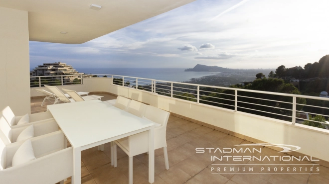 Corner Apartment with Beautiful Sea Views in the Sierra de Altea