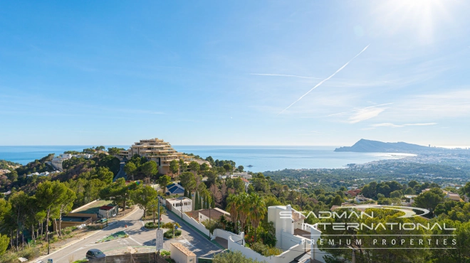 Apartamento en Esquina con Preciosas Vistas al Mar en la Sierra de Altea