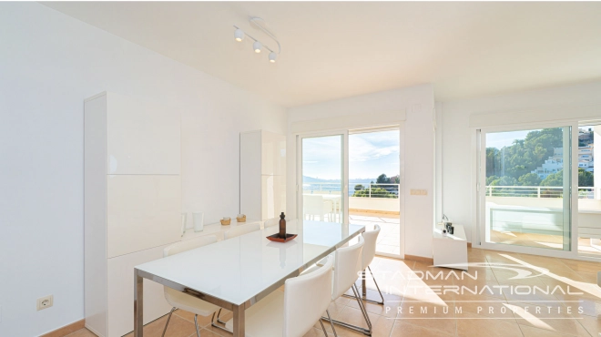 Corner Apartment with Beautiful Sea Views in the Sierra de Altea