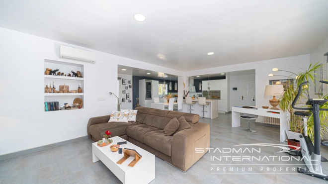 Charmante Villa met Bergzicht op een Centrale Locatie