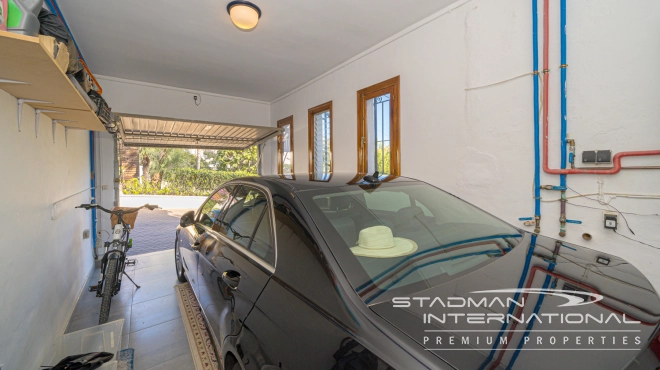 Charmante Villa met Bergzicht op een Centrale Locatie