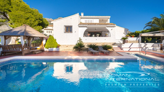 Charming Villa with Mountain Views in a Prime Location