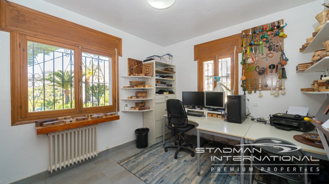 Charmante Villa met Bergzicht op een Centrale Locatie