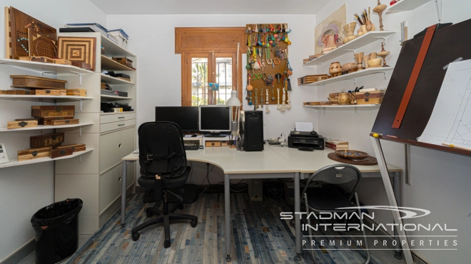 Charmante Villa met Bergzicht op een Centrale Locatie