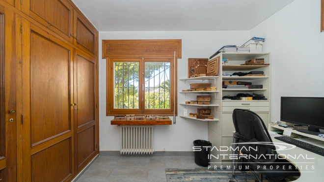 Charmante Villa met Bergzicht op een Centrale Locatie