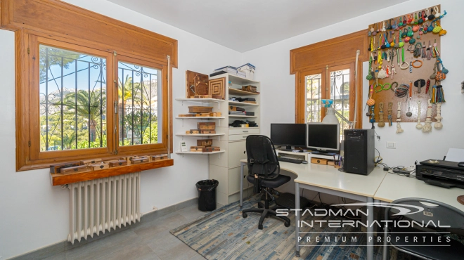 Charmante Villa met Bergzicht op een Centrale Locatie