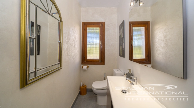 Charmante Villa met Bergzicht op een Centrale Locatie