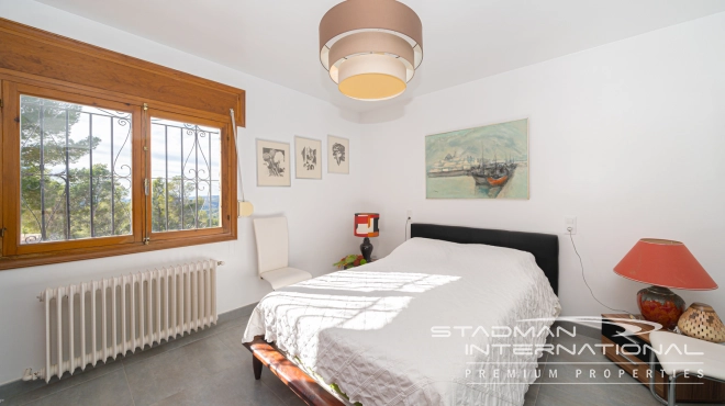 Charmante Villa met Bergzicht op een Centrale Locatie