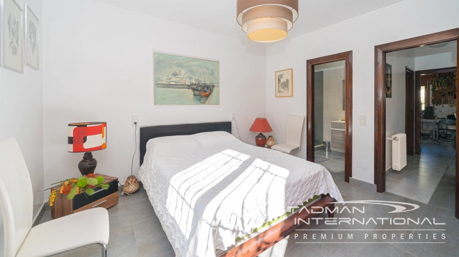 Charmante Villa met Bergzicht op een Centrale Locatie