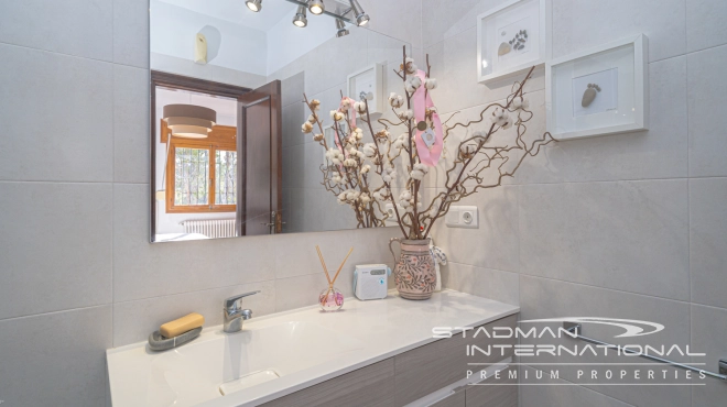 Charmante Villa met Bergzicht op een Centrale Locatie