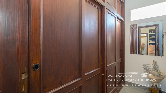 Charmante Villa met Bergzicht op een Centrale Locatie