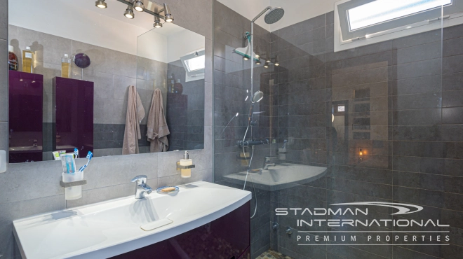 Charmante Villa met Bergzicht op een Centrale Locatie