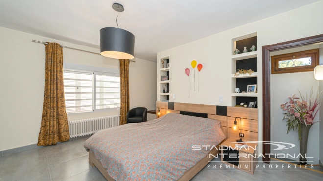 Charmante Villa met Bergzicht op een Centrale Locatie