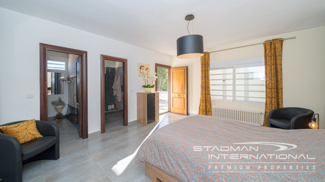 Charmante Villa met Bergzicht op een Centrale Locatie