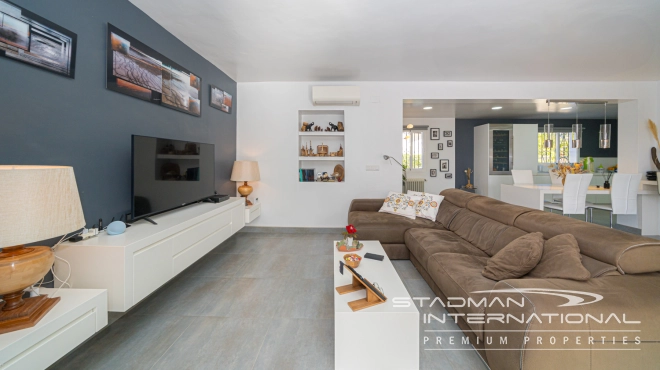 Charmante Villa met Bergzicht op een Centrale Locatie