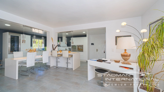 Charmante Villa met Bergzicht op een Centrale Locatie