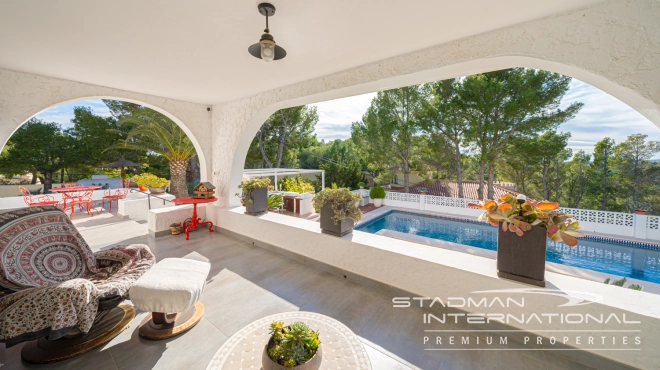 Charmante Villa met Bergzicht op een Centrale Locatie