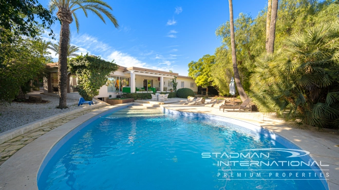 Charming Villa in Albir with Large Garden, Pool, and Comfort