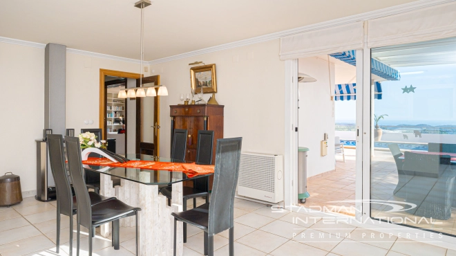 Exclusive Villa on a Large Plot with Sea and Mountain Views