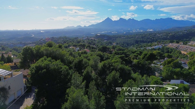 Gran Parcela Edificable en la Sierra de Altea cerca del Campo de Golf