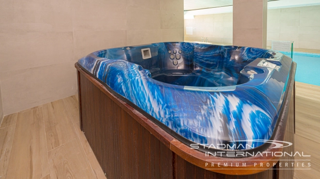 Luxury Corner Penthouse with Sea Views and Large Terraces