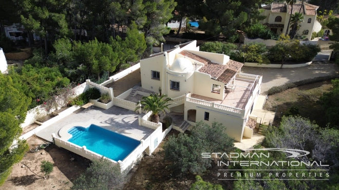 Zuidgerichte Villa met Gastenappartement nabij de Altea golfbaan