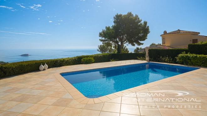 Renovated Villa with Breathtaking Sea Views near La Olla Beach