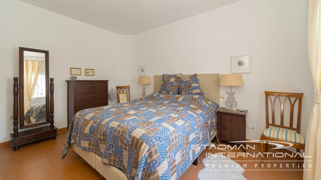 Villa with Guest Apartment and Sea View in the Sierra de Altea