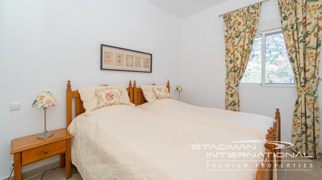 Villa with Guest Apartment and Sea View in the Sierra de Altea