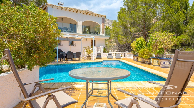 Villa with Guest Apartment and Sea View in the Sierra de Altea