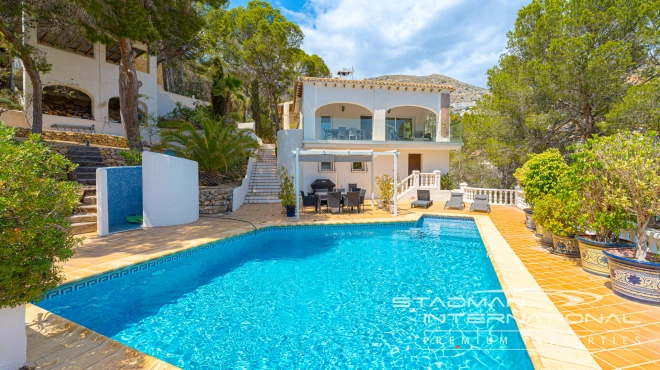 Villa con Apartamento de Invitados y Vistas al Mar en la Sierra de Altea
