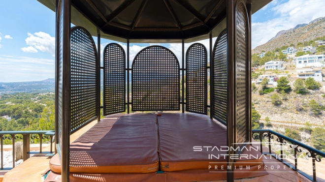 Spacious Duplex Apartment with Beautiful Panoramic Views