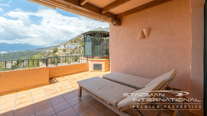 Spacious Duplex Apartment with Beautiful Panoramic Views