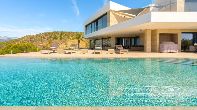Villa de Luxe avec Vue Mer sur le Meilleur Terrain d'Altea la Vella