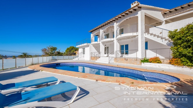 Amplia Villa con Preciosas Vistas al Mar en la Sierra de Altea