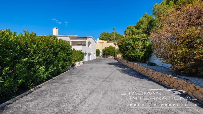 Amplia Villa con Preciosas Vistas al Mar en la Sierra de Altea