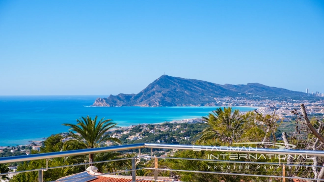 Amplia Villa con Preciosas Vistas al Mar en la Sierra de Altea
