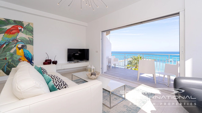 Beautiful First Line Apartment on the Seafront in Altea